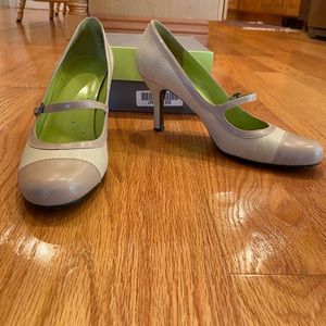 Kenneth Cole Reaction Hana Banana ladies shoe